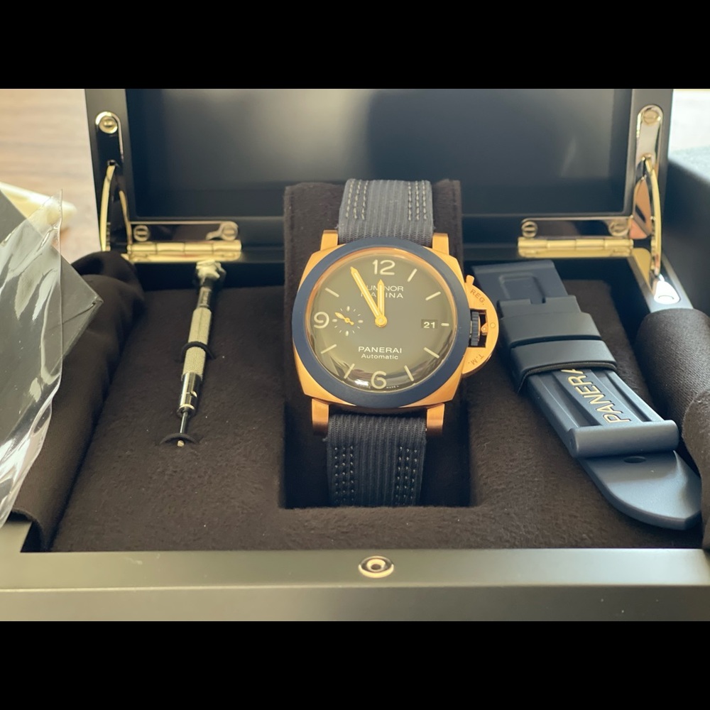 Panerai PAM01121 Luminor Marina Blue Sunburst Dial 18kt Rose Gold PAM 1121